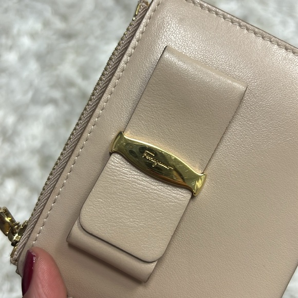 Authentic small Ferragamo wallet - Picture 3 of 8